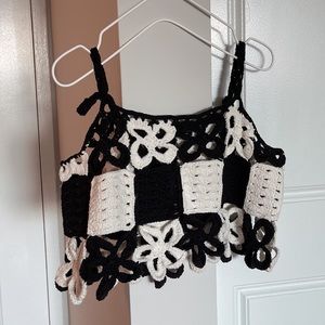 UO Daisy crochet cropped tank top size S